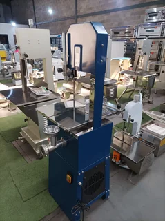 Meat cutting machine