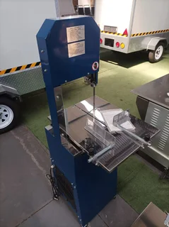Meat cutting machine