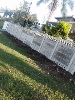 Dino&#39;s concrete fencing