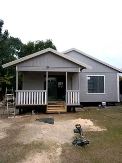 Huggin wendys and loghomes