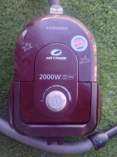 Samsung  Bagless Vacuum Cleaner (2000Watt)