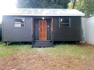 Wendyhouse and log cabin