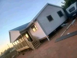 Wendyhouse and log cabin