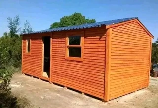 Wendyhouse and log cabin