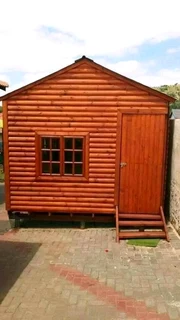Wendyhouse and log cabin