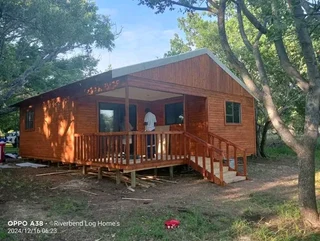 Wendyhouse and log cabin