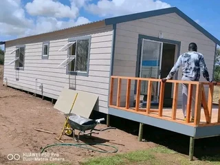 Wendyhouse and log cabin