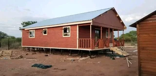Wendyhouse and log cabin