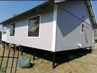 Wendyhouse and log cabin