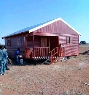 Wendyhouse and log cabin
