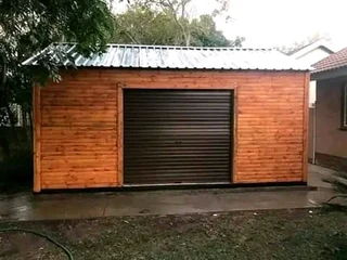 Wendyhouse and log cabin