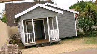 Wendyhouse and log cabin