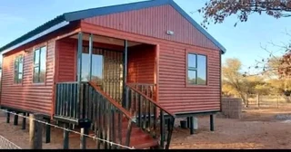 Wendyhouse and log cabin