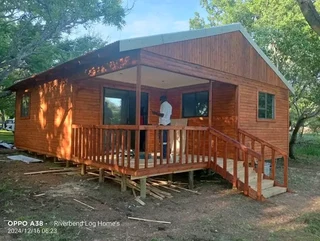 Wendyhouse and log cabin