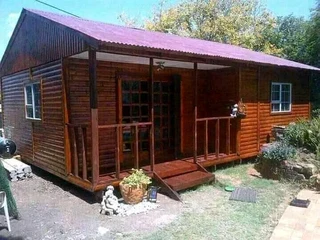 Wendyhouse and log cabin