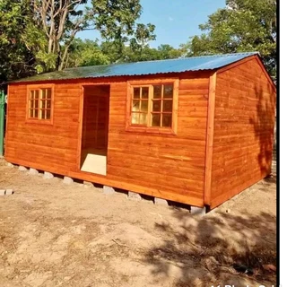 Wendyhouse and log cabin