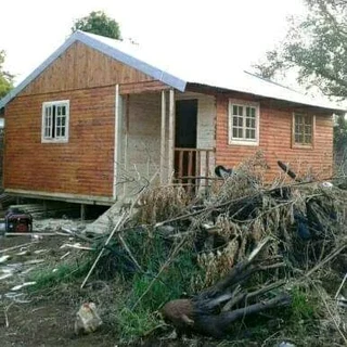 Wendyhouse and log cabin