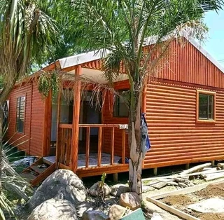 Wendyhouse and log cabin