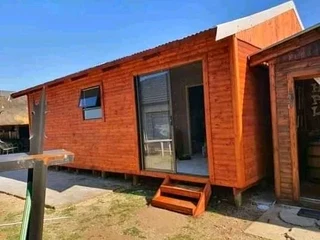 Wendyhouse andlog homes