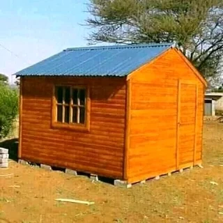 Wendyhouse and log cabin