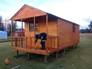 Wendyhouse and log cabin