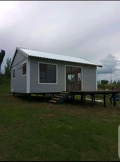 Wendyhouse and log cabin