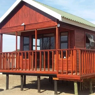 Wendyhouse and log cabin