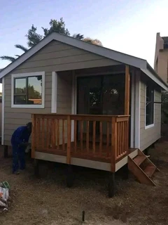 Wendyhouse and log cabin