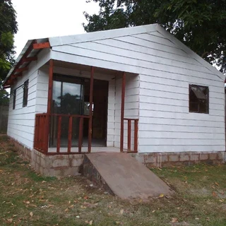 Wendyhouse and log cabin