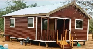 Wendyhouse and log home