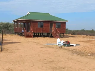 Wendyhouse and log home