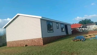 Wendyhouse and log cabin