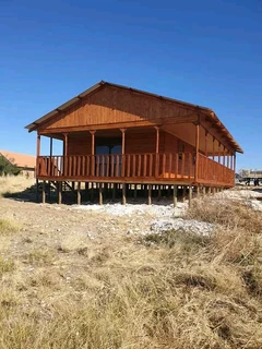 Wendyhouse and log cabin