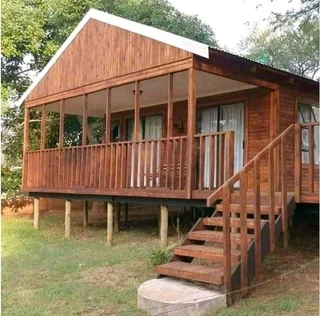 Wendyhouse and log cabin