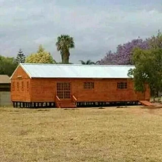 Wendyhouse and log cabin