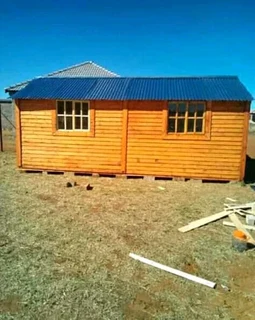 Wendyhouse and log cabin