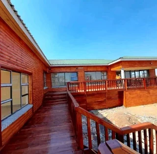 Wendyhouse and log home