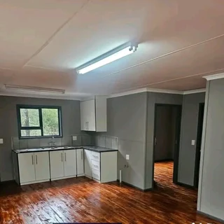 Wendyhouse and log cabin