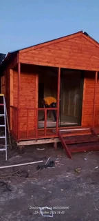 Wendyhouse and log cabin