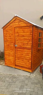 Wendyhouse and log cabin