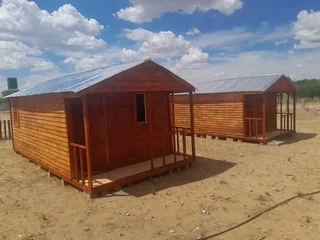 Wendyhouse and log cabin