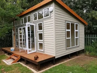 Wendyhouse and logcabin