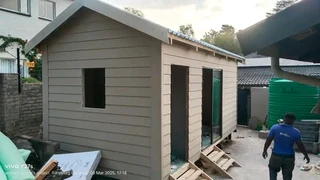 Wendyhouse and log cabin