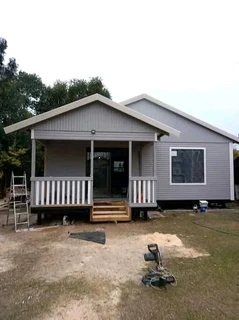 Wendyhouse and log cabin