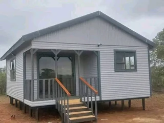 Wendyhouse and log cabin