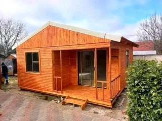 Wendyhouse and log cabin