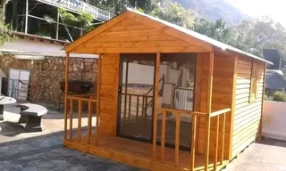 Wendyhouse and log cabin
