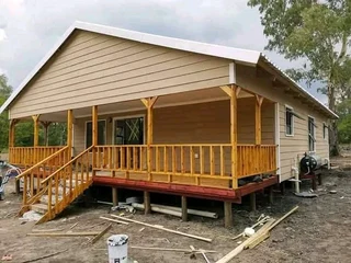 Wendyhouse and log cabin