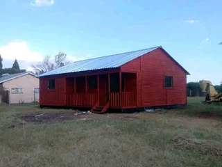 Wendyhouse and log cabin