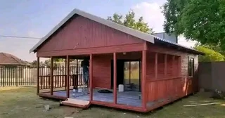 Wendyhouse and log cabin